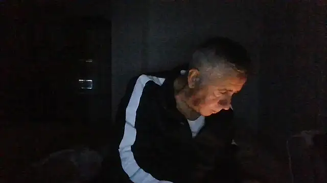 Snapshot of parejamlga58 chatting on 17, 12, 2025 parejamlga58 online show from 17, 12, 2025