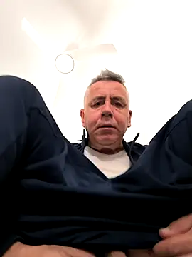 Snapshot of parejamlga58 chatting on 9, 3, 2026 parejamlga58 online show from 9, 3, 2026