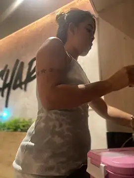 Emilia Bakerr online show from 10, 3, 2025