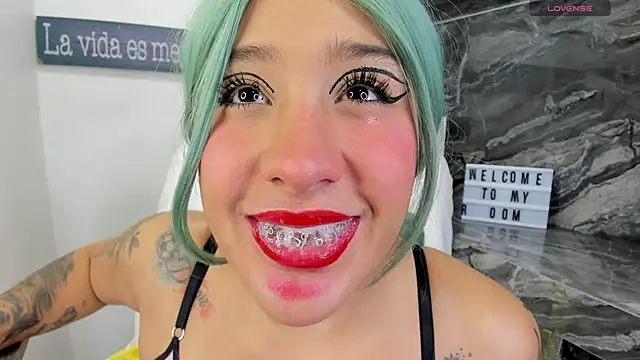 miss danika online show from 20, 11, 2025