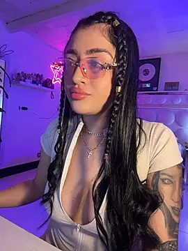 lucianaroy online show from 19, 4, 2026