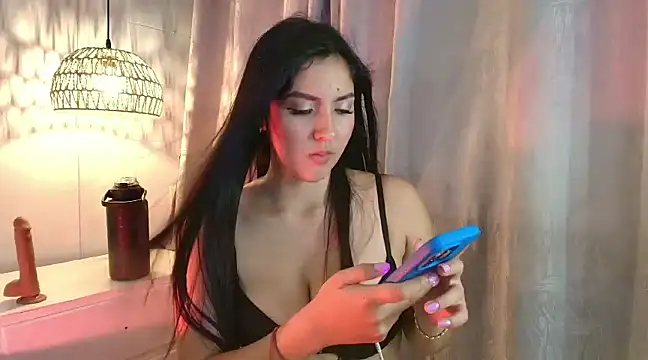 Snapshot of MarianaBenz chatting on 7, 2, 2025 MarianaBenz online show from 7, 2, 2025