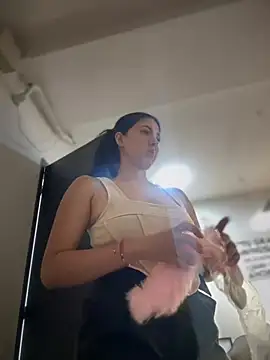 Snapshot of MarianaBenz chatting on 8, 2, 2025 MarianaBenz online show from 8, 2, 2025