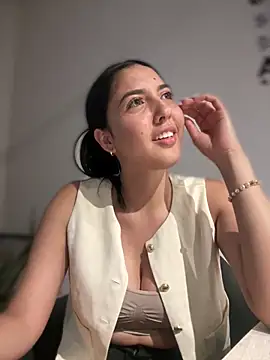 Snapshot of MarianaBenz chatting on 17, 2, 2025 MarianaBenz online show from 17, 2, 2025