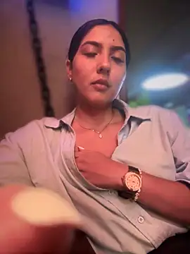 Snapshot of MarianaBenz chatting on 28, 2, 2025 MarianaBenz online show from 28, 2, 2025