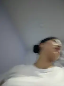 Snapshot of MarianaBenz chatting on 9, 3, 2025 MarianaBenz online show from 9, 3, 2025