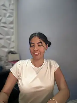 Snapshot of MarianaBenz chatting on 9, 3, 2025 MarianaBenz online show from 9, 3, 2025