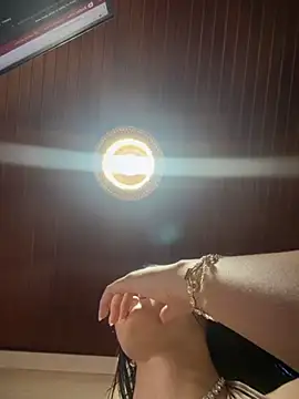 Snapshot of MarianaBenz chatting on 5, 12, 2025 MarianaBenz online show from 5, 12, 2025