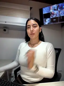 MarianaBenz online show from 17, 5, 2026