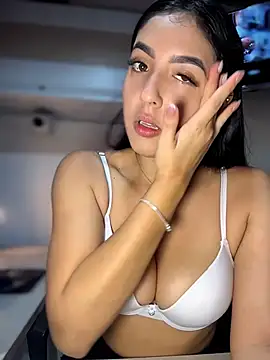 Snapshot of MarianaBenz chatting on 24, 6, 2026 MarianaBenz online show from 24, 6, 2026
