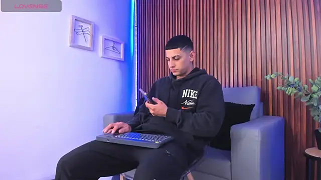 Alex cute77 online show from 21, 4, 2026