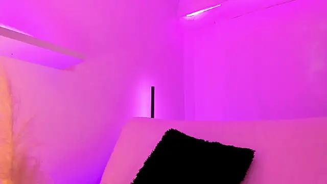 Gloomydoll online show from 8, 9, 2025