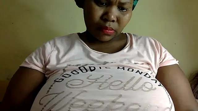 Snapshot of Real1SweetQueen chatting on 12, 2, 2025 Real1SweetQueen online show from 12, 2, 2025