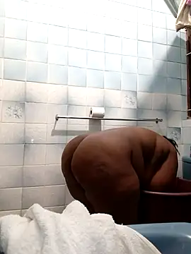 Snapshot of Real1SweetQueen chatting on 14, 2, 2025 Real1SweetQueen online show from 14, 2, 2025