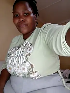 Snapshot of Real1SweetQueen chatting on 15, 2, 2025 Real1SweetQueen online show from 15, 2, 2025