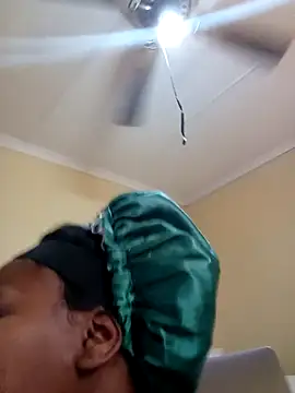 Snapshot of Real1SweetQueen chatting on 3, 3, 2025 Real1SweetQueen online show from 3, 3, 2025