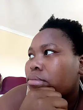 Snapshot of Real1SweetQueen chatting on 8, 3, 2025 Real1SweetQueen online show from 8, 3, 2025