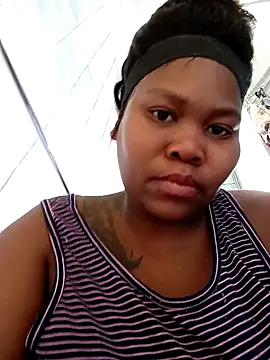 Snapshot of Real1SweetQueen chatting on 10, 3, 2025 Real1SweetQueen online show from 10, 3, 2025