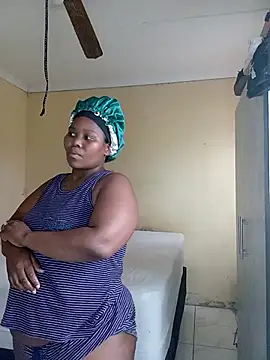 Snapshot of Real1SweetQueen chatting on 10, 3, 2025 Real1SweetQueen online show from 10, 3, 2025