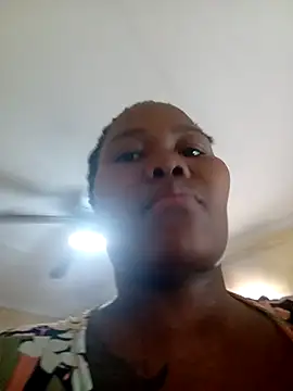 Snapshot of Real1SweetQueen chatting on 21, 3, 2025 Real1SweetQueen online show from 21, 3, 2025