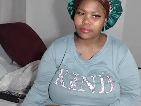 Snapshot of Real1SweetQueen chatting on 12, 9, 2025 Real1SweetQueen online show from 12, 9, 2025