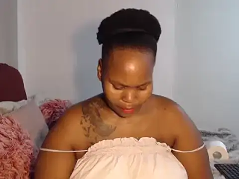 Snapshot of Real1SweetQueen chatting on 7, 10, 2025 Real1SweetQueen online show from 7, 10, 2025