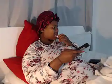 Snapshot of Real1SweetQueen chatting on 20, 10, 2025 Real1SweetQueen online show from 20, 10, 2025