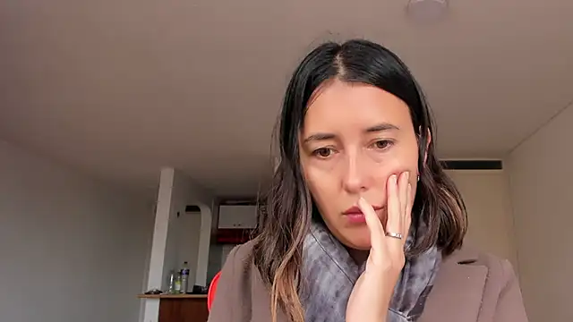 zoe jeane beker online show from 10, 2, 2025