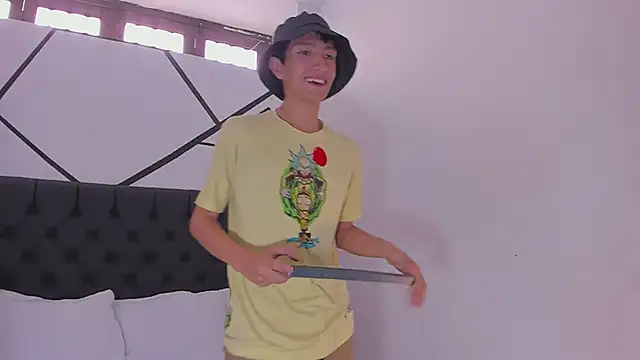 Snapshot of DereckCooperr chatting on 10, 2, 2025 DereckCooperr online show from 10, 2, 2025