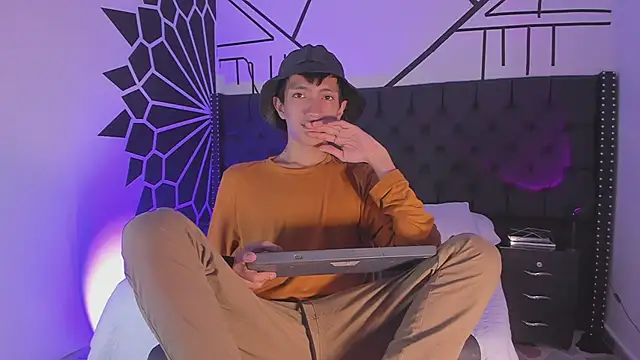 Snapshot of DereckCooperr chatting on 12, 2, 2025 DereckCooperr online show from 12, 2, 2025