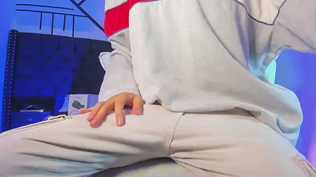 Snapshot of DereckCooperr chatting on 24, 2, 2025 DereckCooperr online show from 24, 2, 2025