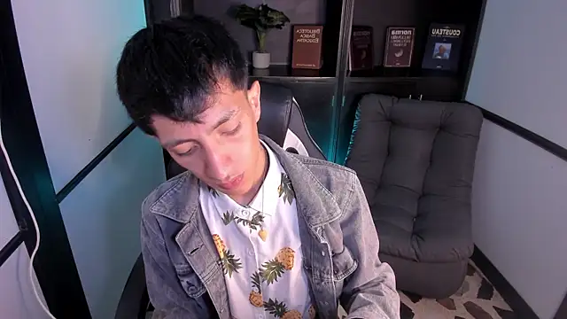 Snapshot of DereckCooperr chatting on 10, 10, 2025 DereckCooperr online show from 10, 10, 2025