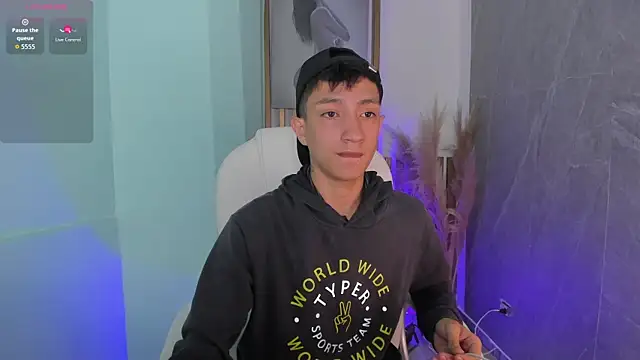 Snapshot of DereckCooperr chatting on 6, 4, 2026 DereckCooperr online show from 6, 4, 2026