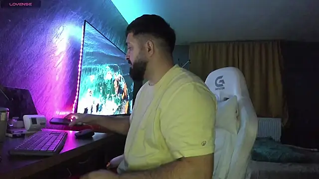 Snapshot of Eduu2322 chatting on 7, 1, 2026 Eduu2322 online show from 7, 1, 2026