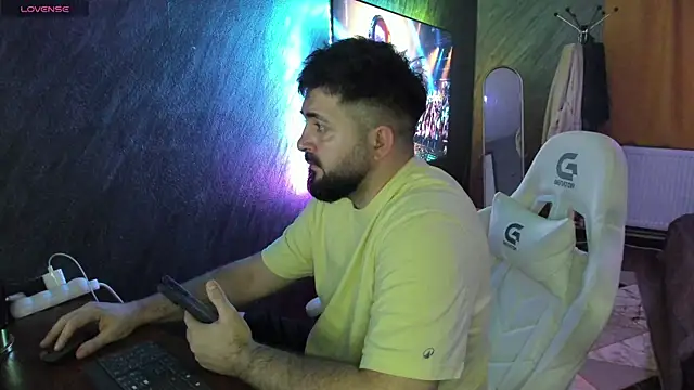 Snapshot of Eduu2322 chatting on 10, 4, 2026 Eduu2322 online show from 10, 4, 2026