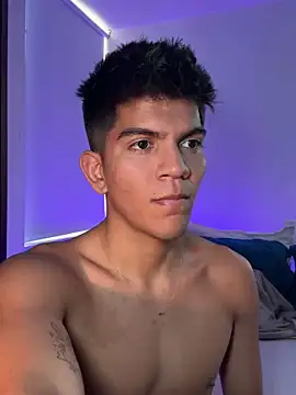 Snapshot of santiago_01 chatting on 10, 12, 2024 santiago 01 online show from 10, 12, 2024