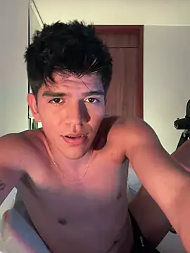 Snapshot of santiago_01 chatting on 23, 12, 2024 santiago 01 online show from 23, 12, 2024