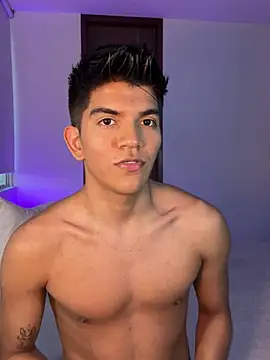 Snapshot of santiago_01 chatting on 7, 1, 2025 santiago 01 online show from 7, 1, 2025