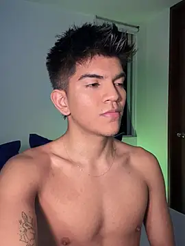 Snapshot of santiago_01 chatting on 1, 2, 2025 santiago 01 online show from 1, 2, 2025