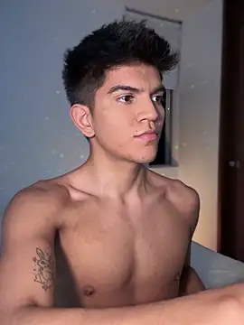 Snapshot of santiago_01 chatting on 7, 2, 2025 santiago 01 online show from 7, 2, 2025