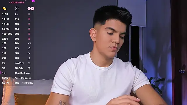 Snapshot of santiago_01 chatting on 12, 9, 2025 santiago 01 online show from 12, 9, 2025