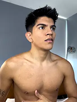 Snapshot of santiago_01 chatting on 2, 10, 2025 santiago 01 online show from 2, 10, 2025