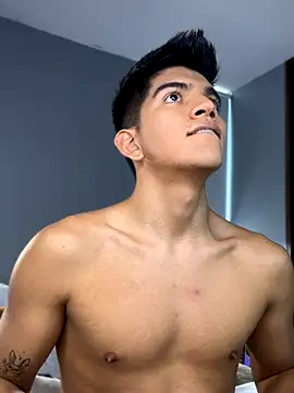 Snapshot of santiago_01 chatting on 29, 10, 2025 santiago 01 online show from 29, 10, 2025