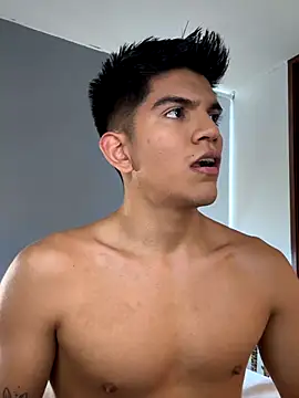 Snapshot of santiago_01 chatting on 14, 11, 2025 santiago 01 online show from 14, 11, 2025