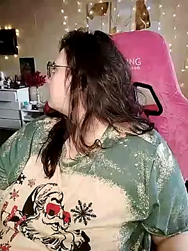 Snapshot of DenisHailey chatting on 3, 2, 2025 DenisHailey online show from 3, 2, 2025