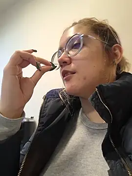 NaomiShimizu online show from 15, 4, 2026