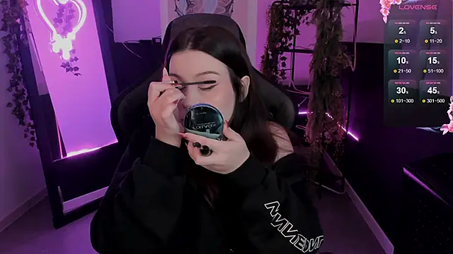 CoralineKeyns online show from 26, 9, 2025