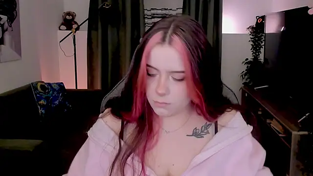 CoralineKeyns online show from 25, 4, 2026