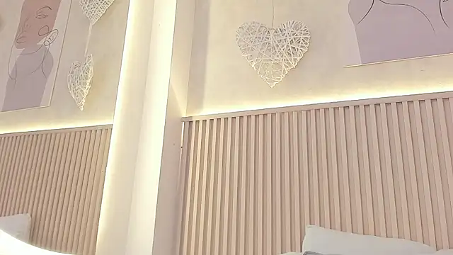 daiana curly online show from 20, 4, 2026