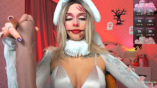 Snapshot of LeylaNoiry chatting on 28, 10, 2025 LeylaNoiry online show from 28, 10, 2025